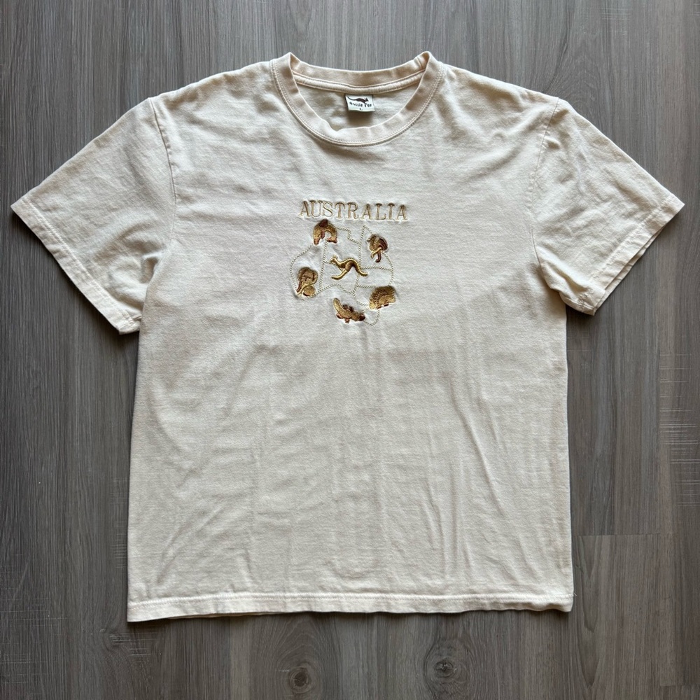 Vintage Australia T Shirt Embroidered Women’s Large Beige Gold Cute